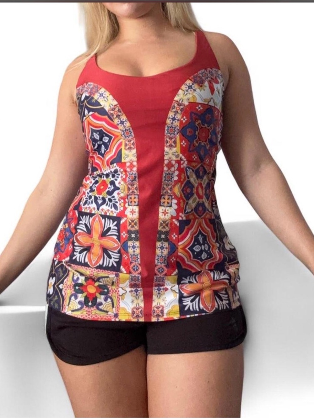 Yoga Democracy Limitless Women's Tank w Built-in Bra & Red Mosaic Pattern Size L